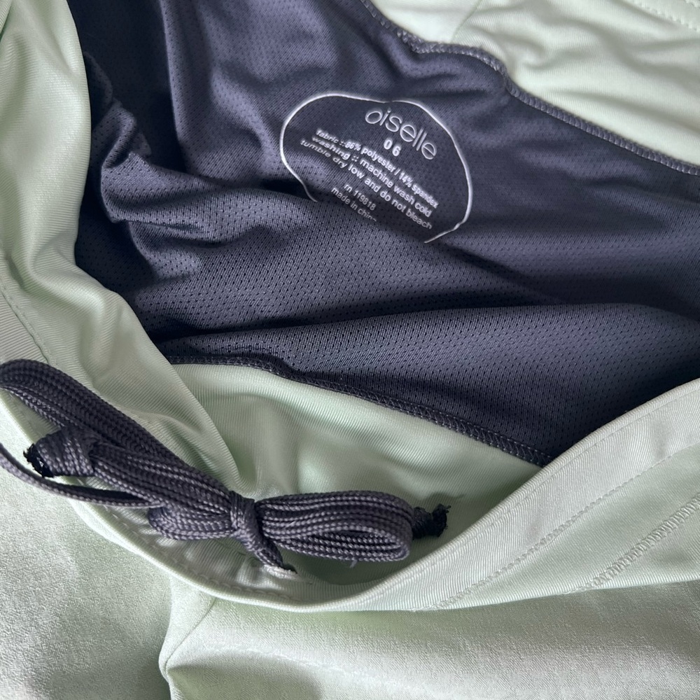 oiselle Spring Green Women's 4” Roga Running Shorts. Size 6 - Picture 6 of 7